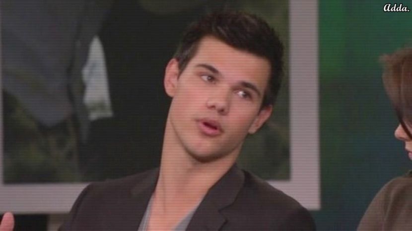 - *se uită spre ceilalți apoi la el* E groasă rău. Ian ne-a pus să avem grijă - xo - Episode 07