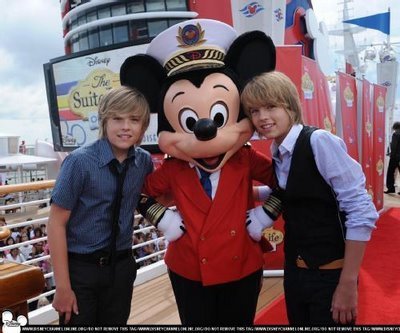 HDDAAMWHVFJOHTOMAYO - Zack si Cody the suite life