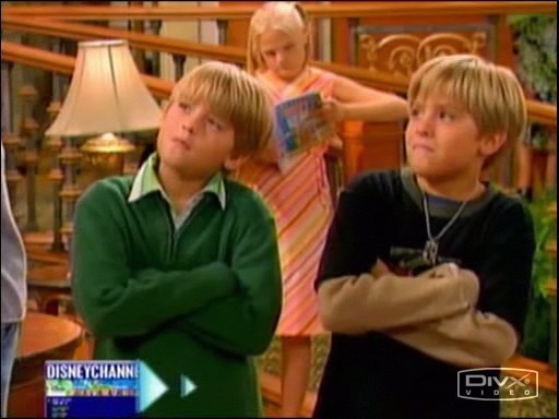 KCYZRBQWEZWBXLQNMHD - Zack si Cody the suite life