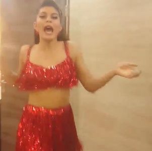 *se urca pe masa si danseaza* - episodul 71