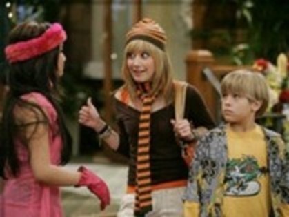 XRDYPYWIJUAJZGOBPMO - Zack si Cody the suite life