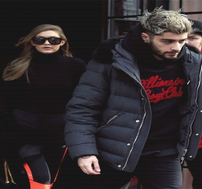 — Blondei şi-o retrage, doar pentru a-i reveni din nou peste mânerul pe care ale ei deja - 07 Mistletoe could pull us closer