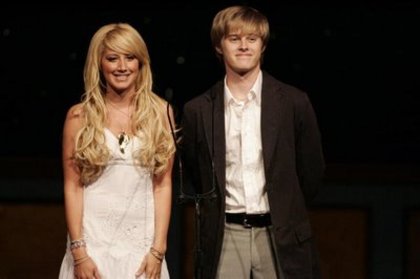 ashley si chiar esti buna la cantat - poze high school musical1