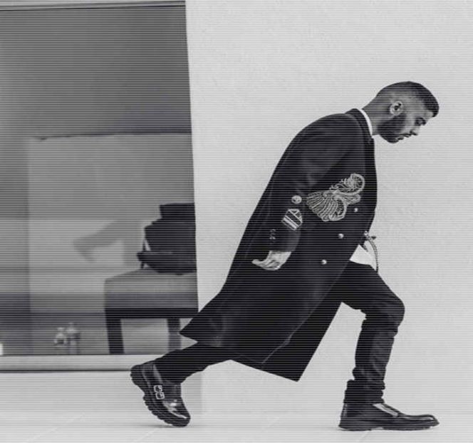 — O formă normală, naturală. În cele din urmă, prin înălţarea capului, privirea lui cade - 08 Made me let down my guard!