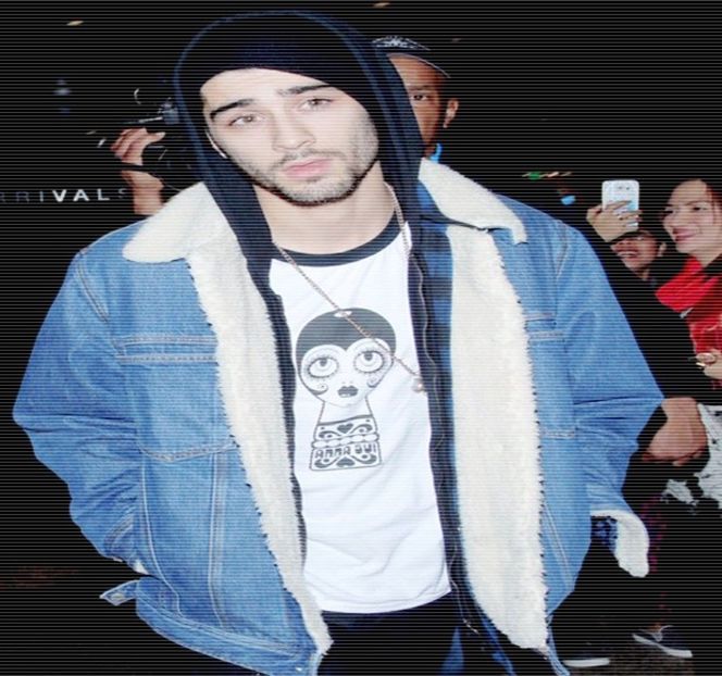 — Sfârşind prin a-şi întoarce privirea în partea laterală lui, spre individa căreia îi captase - 08 Made me let down my guard!