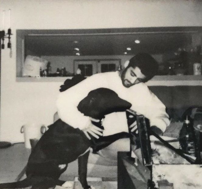 — Ci, în mare parte îţi servesc şi ţie.” Destul de brusc îşi stopează ideea, moment în care - 08 Made me let down my guard!