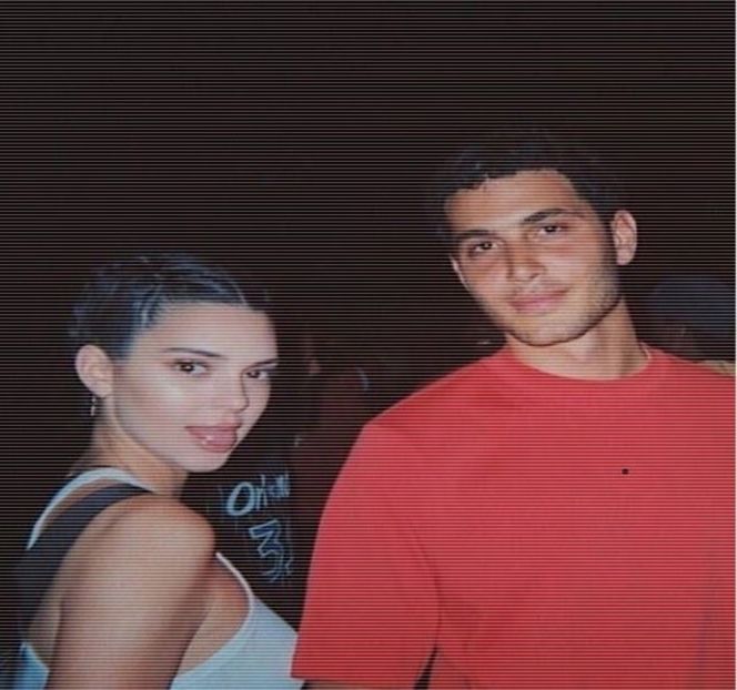 ━ Menţină undeva într-un punct gol, iar palma dreaptă strânsă în jurul unei sticle de alcool - 08 Made me let down my guard!