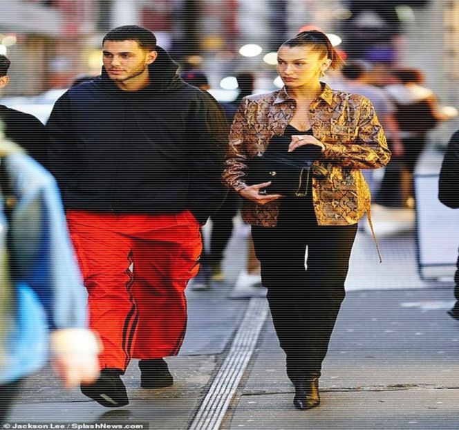 ━ Întrucât era pentru prima dată de la terminarea liceului în care tot grupul reuşise să se - 08 Made me let down my guard!