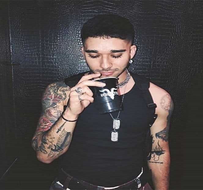 — De faţă, Mister Fai Khadra,” inteţionat se opreşte doar pentru a-şi împinge braţul în direcţia - 08 Made me let down my guard!