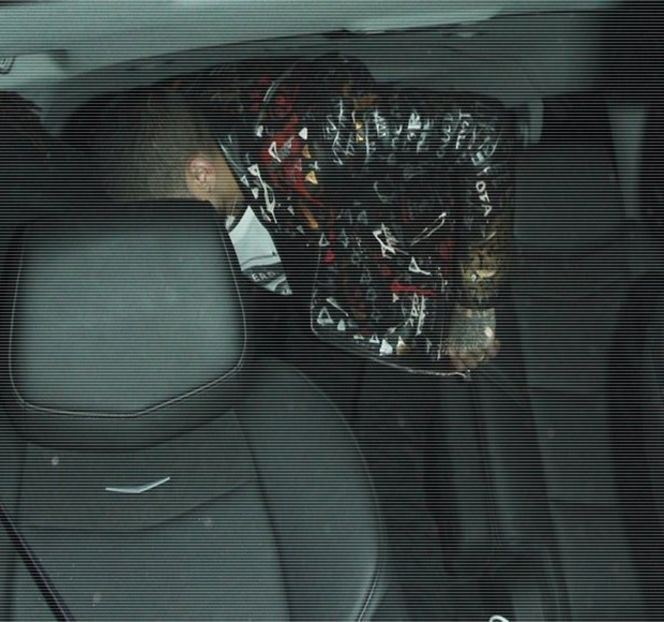 — Îi conferă acestuia asigurarea necesară, urmând ca mai apoi să-şi întindă braţul opus în - 08 Made me let down my guard!