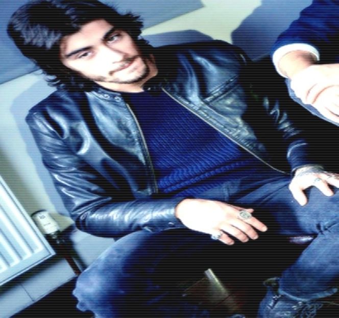 — Strânge din ochi, însă şi-i deschide apoi în timp ce şi buzele i se depărtează, eliberând - 08 Made me let down my guard!