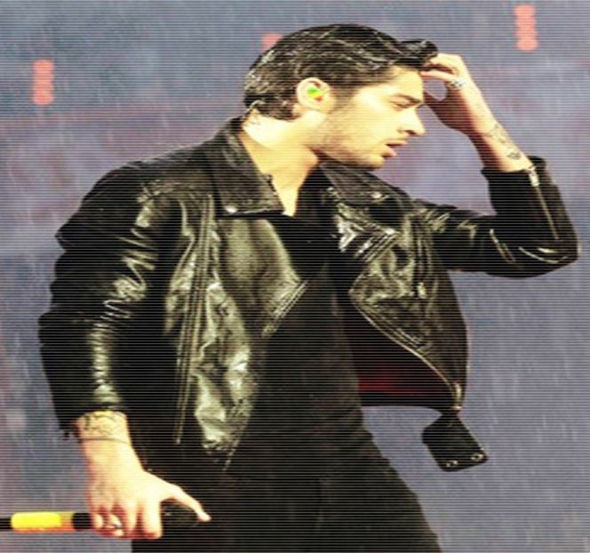 — Primeşte fără respingere ajutorul venit din partea ei, susţinându-şi braţul de umărul ei - 08 Made me let down my guard!