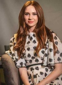 Deci asta e gagicu tau draga? *mesteca guma* e frumusel da se putea si mai bine..macar are pwl mare? - episodul 73