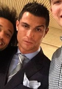 Multumesc *isi sufla mu;cii pe umarul ei*Scuze..din reflex. - episodul 73