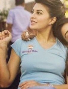 Nu-mi spune...sa te f;wta printre cutii de paracetamol?? - episodul 73