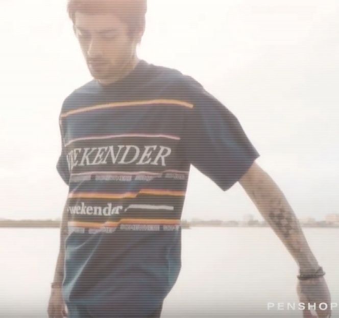 — Privire în direcția acesteia înainte de a se opri automat în dreptul unei uși, care ascundea pe - 09 Distractin my thought of you