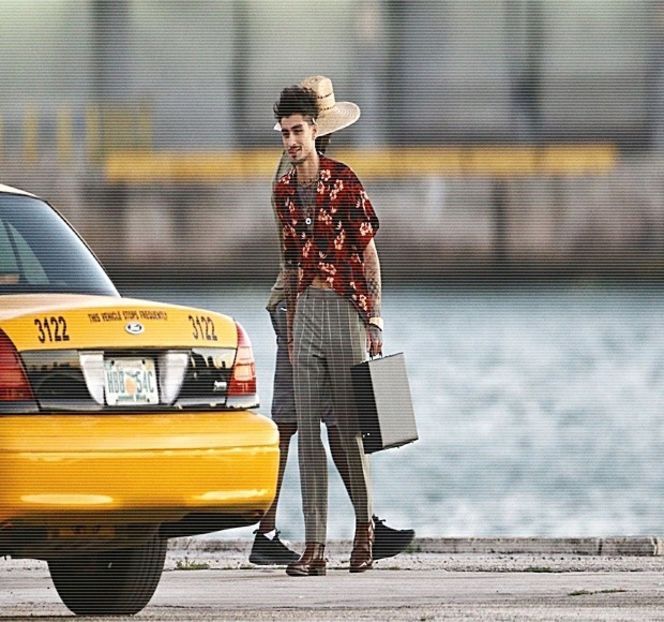 — Propriilor vorbe, mândria preia expresia sa facială, demonstrată deci printr-un zâmbet, - 09 Distractin my thought of you