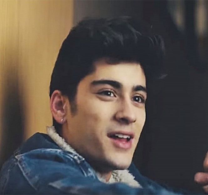 — Mușcându-l de câteva ori pe parcurs ce se întoarce spre direcția iubitei sale. Eliberarea - 09 Distractin my thought of you