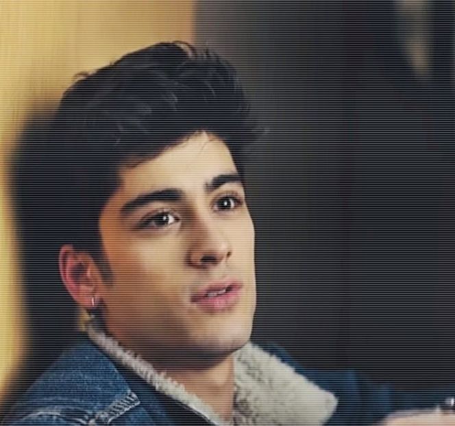 — Feței și-l sprijină în pumnul creat prin strângerea palmei. Cum privirea îi era acum - 09 Distractin my thought of you