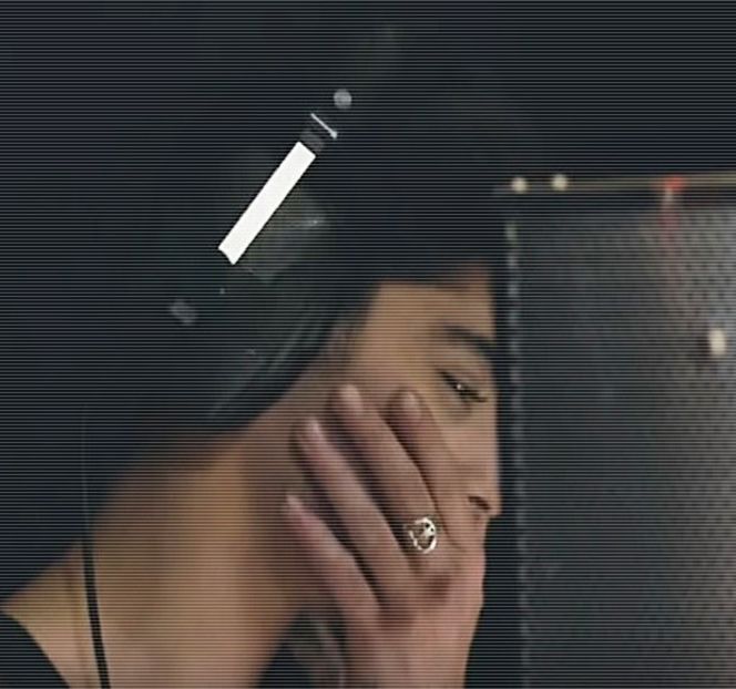 — Bărbia și-o înalță pentru a putea oferi extinderea respectivului sărut, buzele presându- - 09 Distractin my thought of you