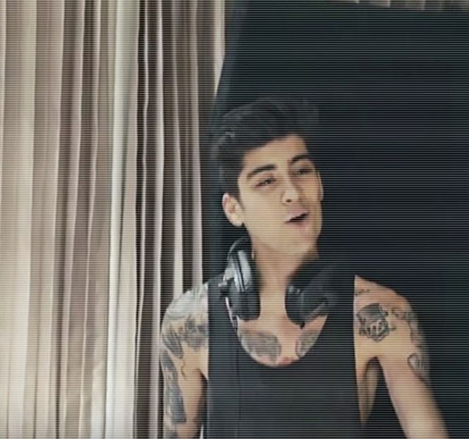 — Privința a orice ai în minte.” Încetul cu încetul, palmele sale coboară din nou, acestea - 09 Distractin my thought of you