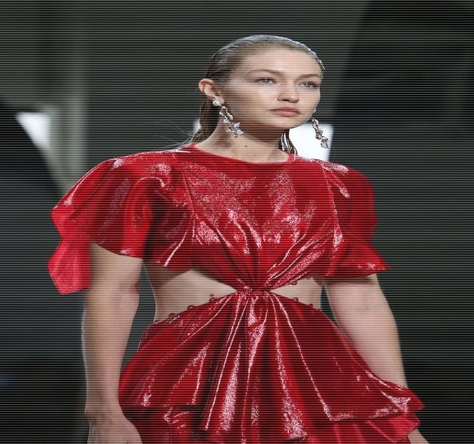 — Acele aspecte, considerându-le încă destul de departe de locul în care se afla în viaţă. - 09 Distractin my thought of you