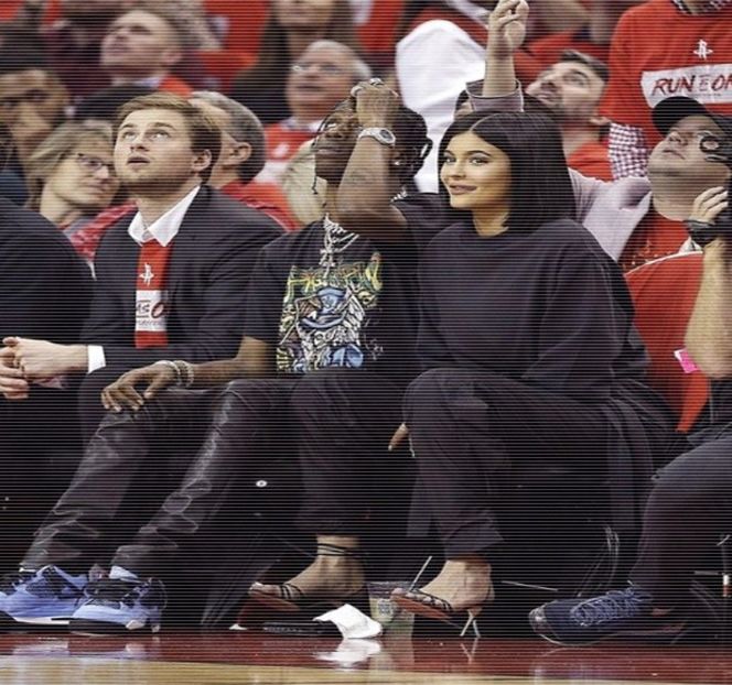 — Apăsare a acestuia, fiind exercitat fără reţinere chiar de trei ori, îşi retrage palma. Sfârşeşte - 09 Distractin my thought of you