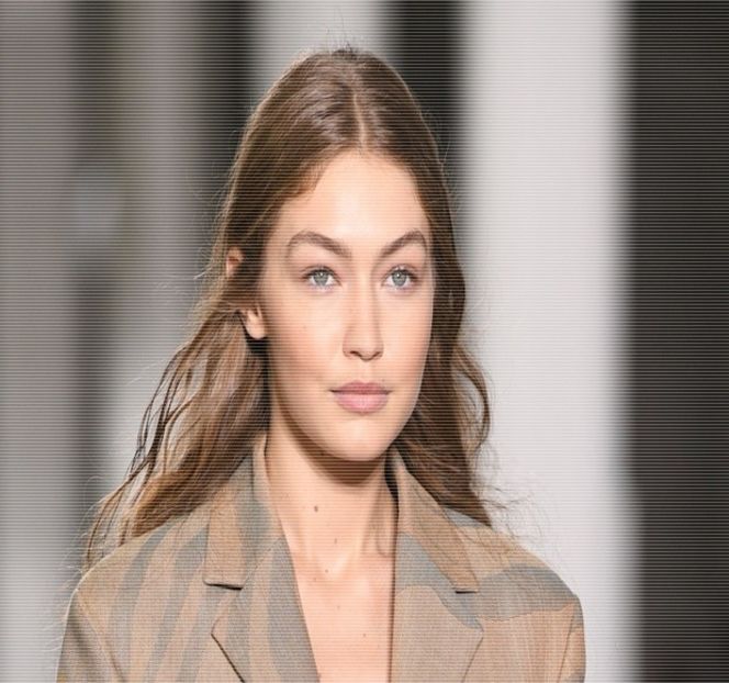 ━ Zăbovea în încăperea respectivă, reuşise să pregătească destul de multe, precum o - 09 Distractin my thought of you