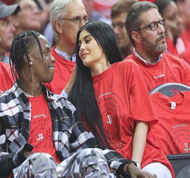 — La scurt timp, chiar după ce apropierea dintre ei se petrece, buza inferioară şi-o trage spre - 09 Distractin my thought of you