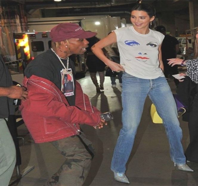 — Tipic în timp ce îşi rosteşte numele: „Travis,” în mod lejer. Abia după retragerea palmei - 09 Distractin my thought of you