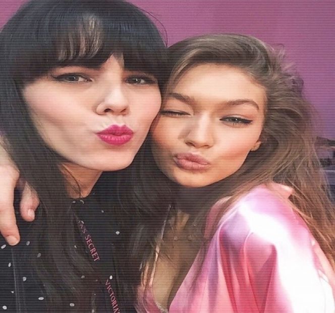 ━ De-ndată ce face cunoştinţă cu acesta, percepându-i numele ca fiind Travis, precum şi - 09 Distractin my thought of you