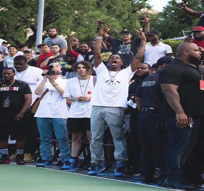 — Încă de când ocupase locul respectiv, îşi însuşise telecomanda pe care o găsise în vecinătatea - 09 Distractin my thought of you