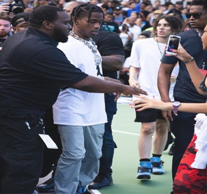 — Cu toate că se afla în cursul unei alegeri, ulterioara prezenţă a blondei, ce purta numele - 09 Distractin my thought of you