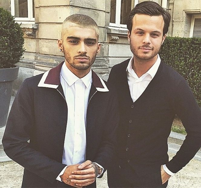 — Privirea şi-o plimbă de pe ochii acesteia pe buze, şi invers, parcă traversând totodată - 09 Distractin my thought of you