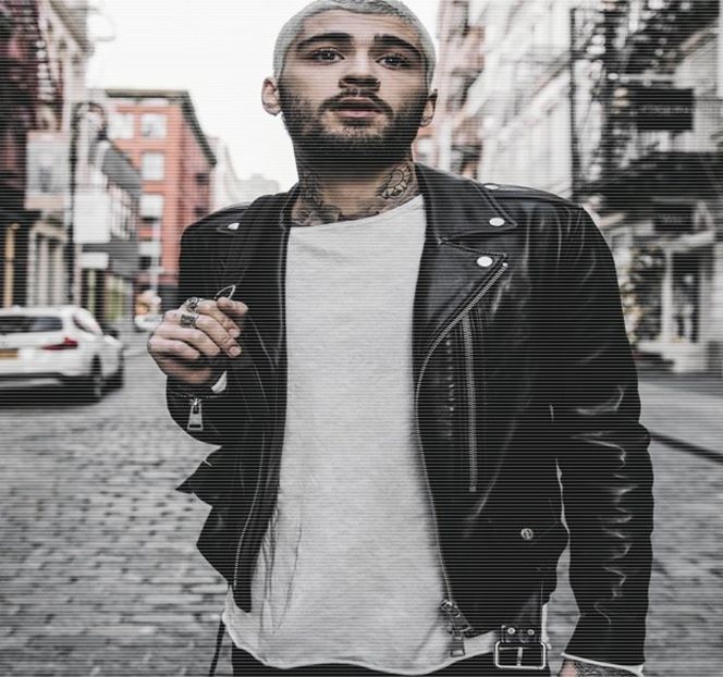 — Problema în prim plan îl amuză, fapt pentru care colţul gurii, opus jumătăţii de faţă rezemată - 09 Distractin my thought of you