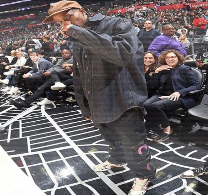 — Chiar vorbeşti pe bune, Malik.” Îi mărturiseşte, sfârşind prin eliberarea unui mic pufnet - 09 Distractin my thought of you