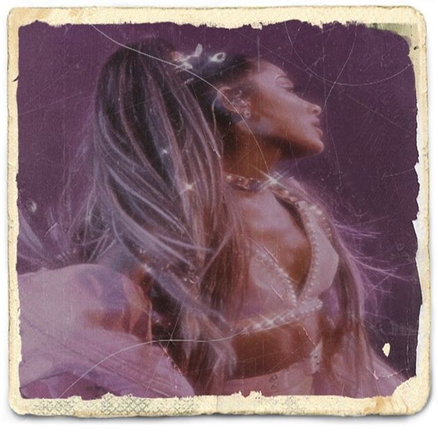 Midnight rain... uite fix așa e acm! Cel puțin la mine... Daaa normal :))) Ee, era și ea nebună! cl. - Feels good to be back