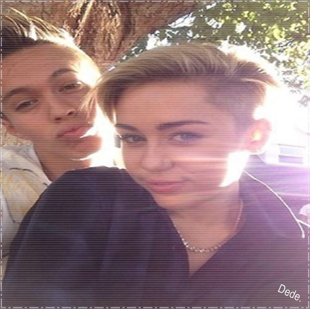 ╰　m̲̲i̲̲d̲̲n̲̲i̲̲g̲̲h̲̲t̲̲❁ Ŕ̲̲Λ̲̲Ī̲̲И̲̲;. =)))) Adv.. Ca să știe lumea cn sunt ;) # Miruna - Eu? - - Feels good to be back