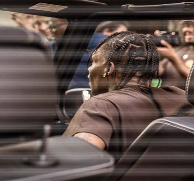 — Strânge în pumn, urmând ca apoi să şi-l ridice la nivelul bărbiei. În acest fel, pumnul res- - 09 Distractin my thought of you