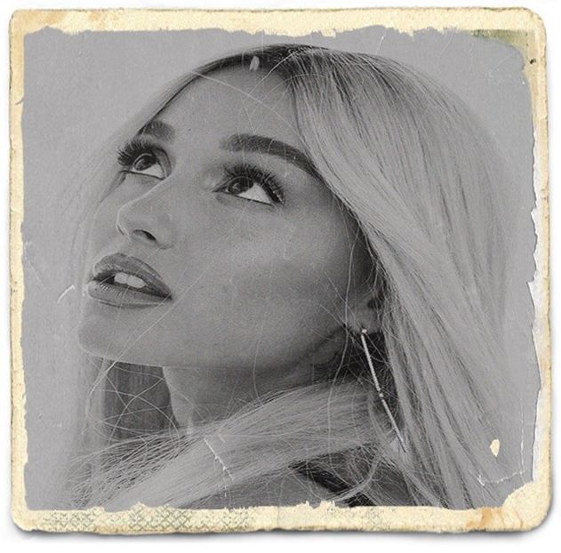 10 ani de ghinion să ai dacă tu nu vrei să-mi dai un sărut noroc să n-ai. - Feels good to be back