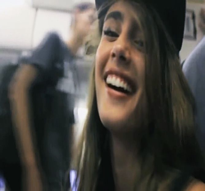 Eu am o memorie de pește încât nici nu mai știam sigur dacă te numești Miruna sau nu :( -cl. - Feels good to be back