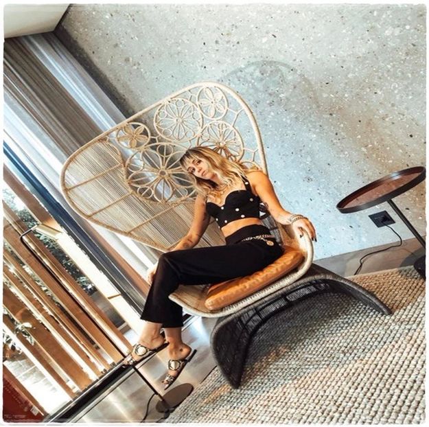 Când te gândești că ești în siguranță de toată prostia asta cu corona pt că efectiv - - Feels good to be back