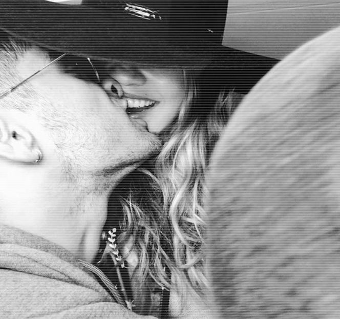━ Acea presupusă glumă venită în primă instanţă din partea lui îi produce eliberarea unui - 09 Distractin my thought of you