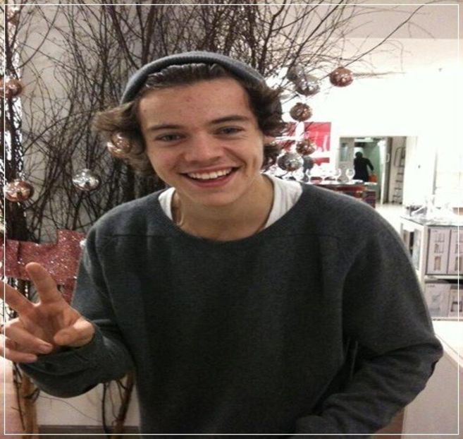 odata ce ai intrat in 'plasa' mea numai poti iesi de acolo, deja imi spui iubire hmmMM *smirks ;)* - Feels good to be back