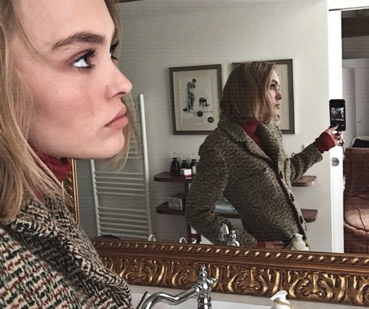 Sunt pe tlf fato.... Pai la cate vizite sunt crek au si porumbeii propriile lor conturi...-Paulina.  - Feels good to be back