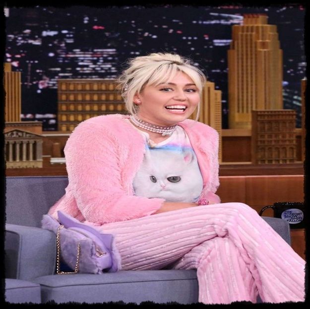 Căutați live să vedeți cum cântă... dmne - Feels good to be back