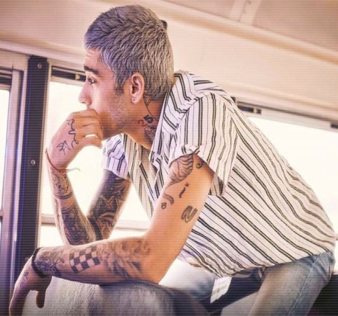 — Spre direcţia blondinei. „Ştii,” o anumită idee începe a şi-o exprima astfel, pe parcurs - 10 Something we gotta maintain