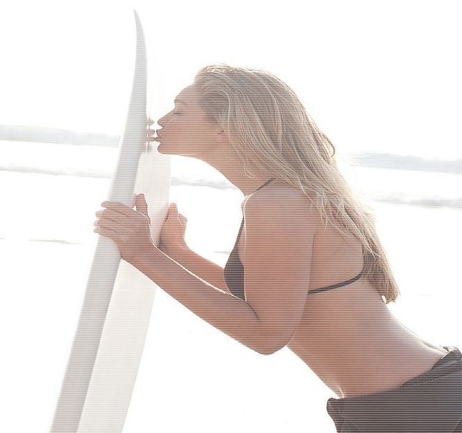 —  Ajunsă undeva în centrul camerei, se apleacă uşor pentru a aprinde veioza aflată pe - 10 Something we gotta maintain