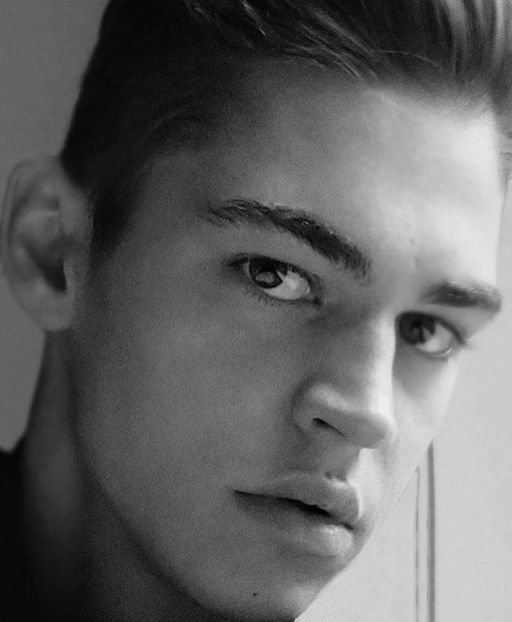 Te pup,  Artemis  :-** - Cine s-ar fi gândit că o să ajungem la episodul 2