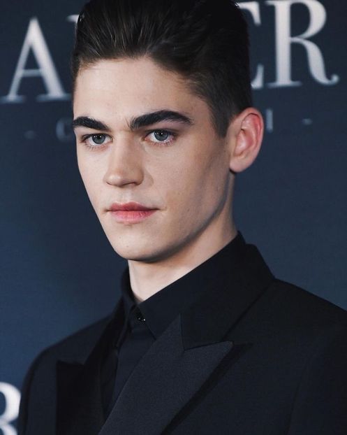 Am ieșit într-o seară săptămâna trecută și am avut impresia cl. - Cine s-ar fi gândit că o să ajungem la episodul 2